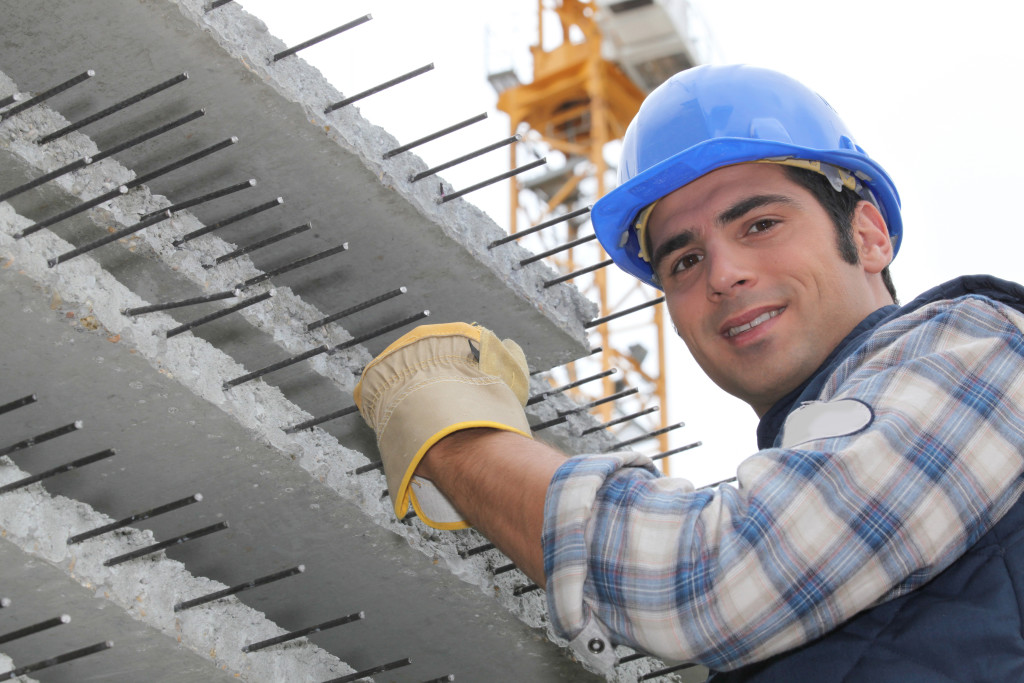 Construction worker with slabs of reinforced concrete